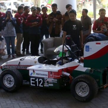 ITS Resmi Luncurkan Mobil Formula Listrik untuk Lomba di Jepang